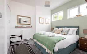 The Loft On The Lane - 2 Beds - Garden - 5 Mins To Harbour